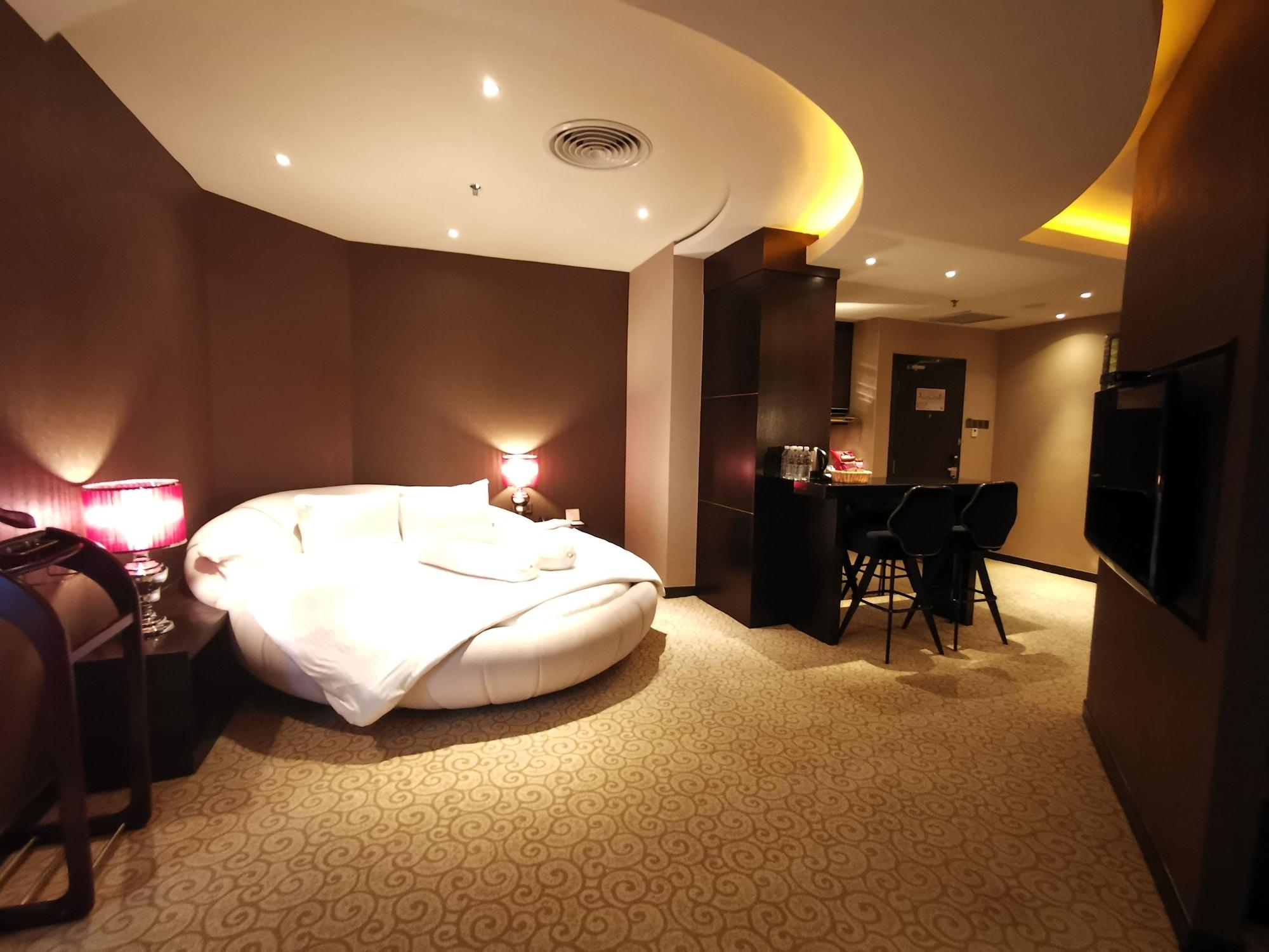 Ksl Hotel & Resort Johor Bahru Exterior photo A room at the hotel