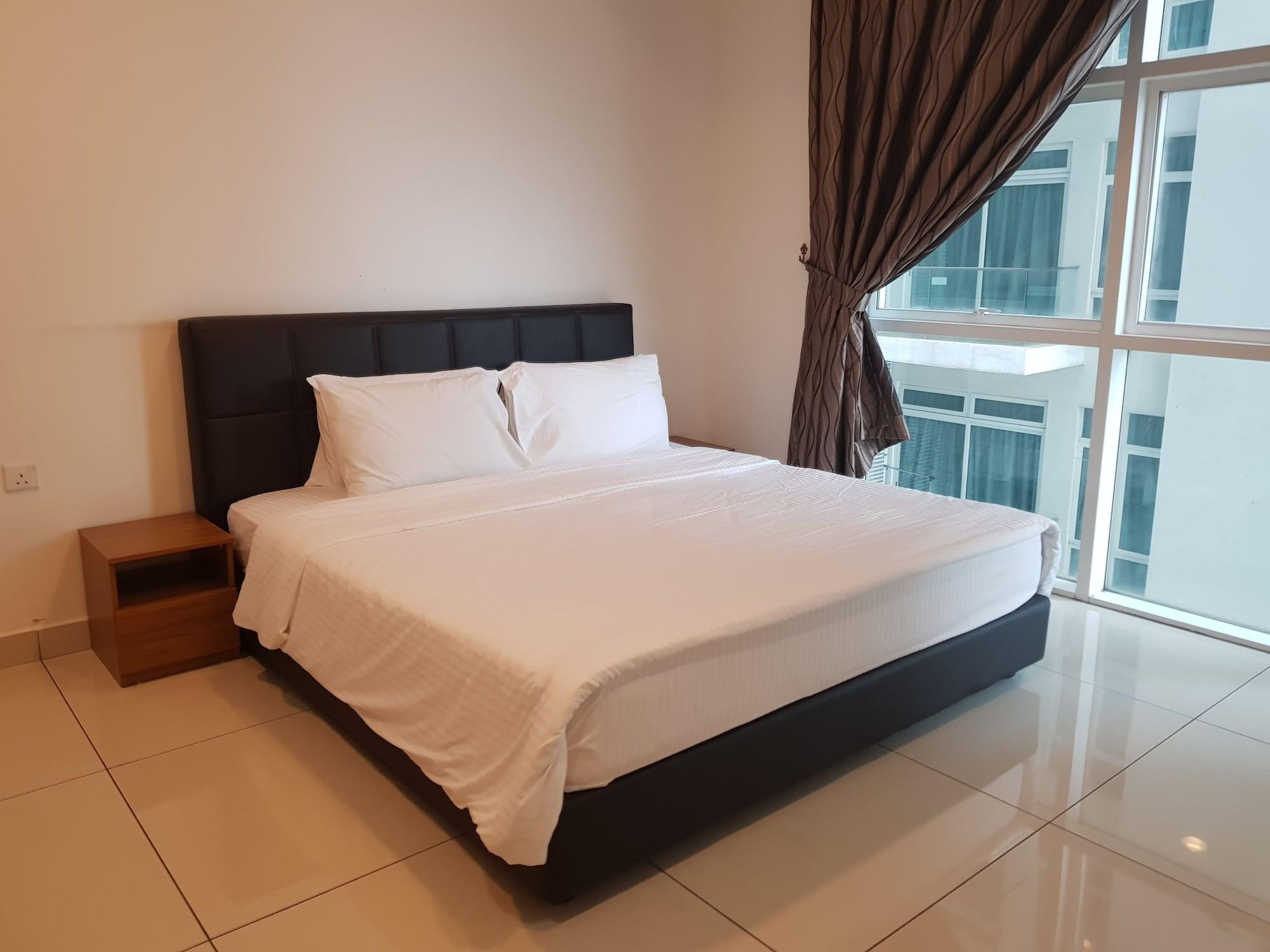 Ksl Hotel & Resort Johor Bahru Exterior photo A bedroom in a hotel