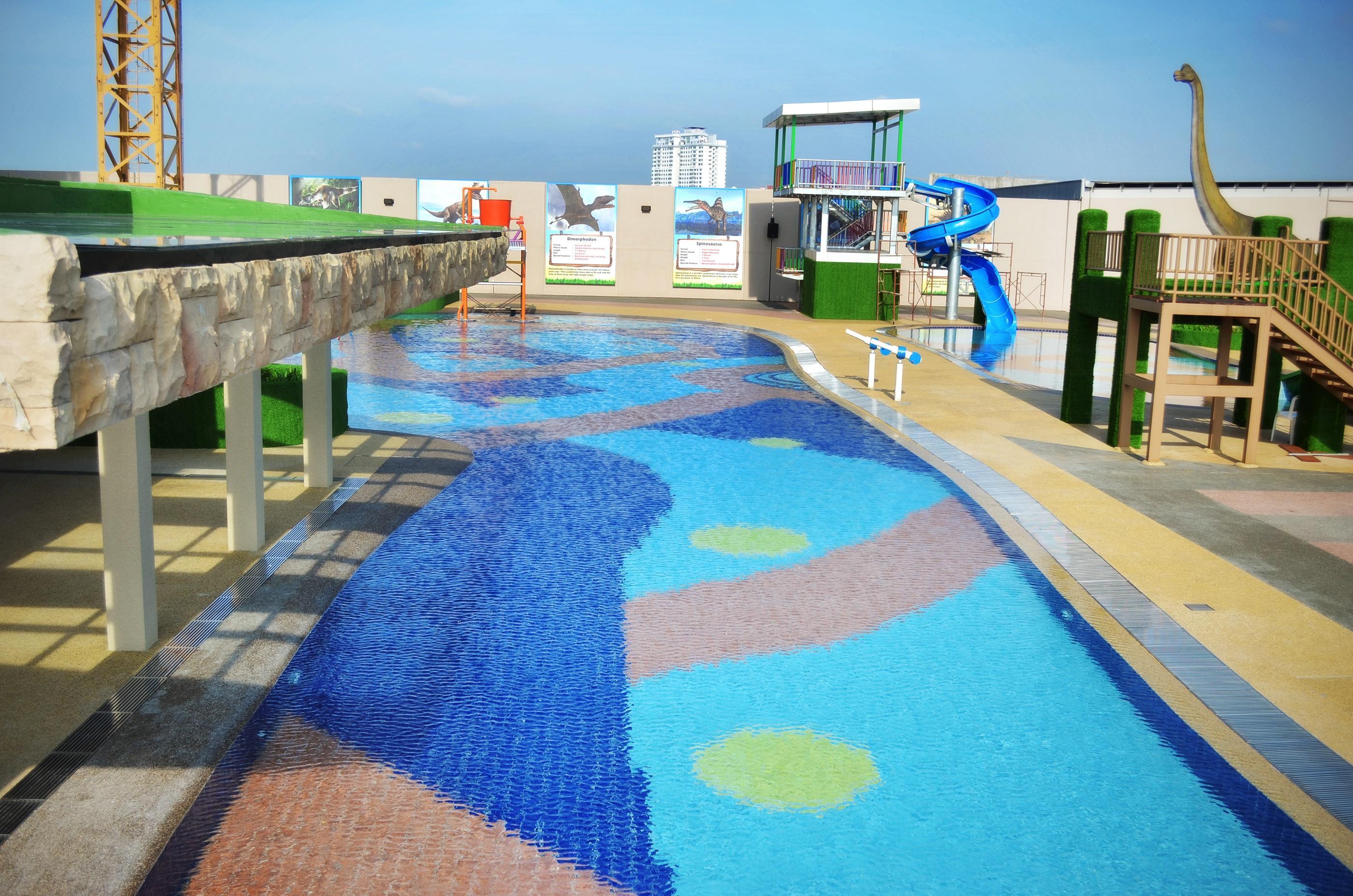 Ksl Hotel & Resort Johor Bahru Exterior photo The park's swimming pool